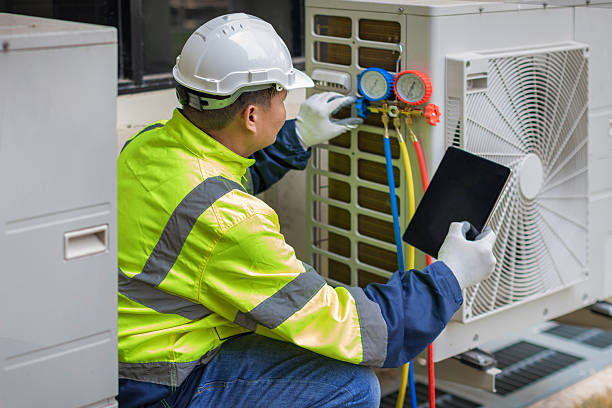 Professional Ac Installation technician working in Bushnell, IL